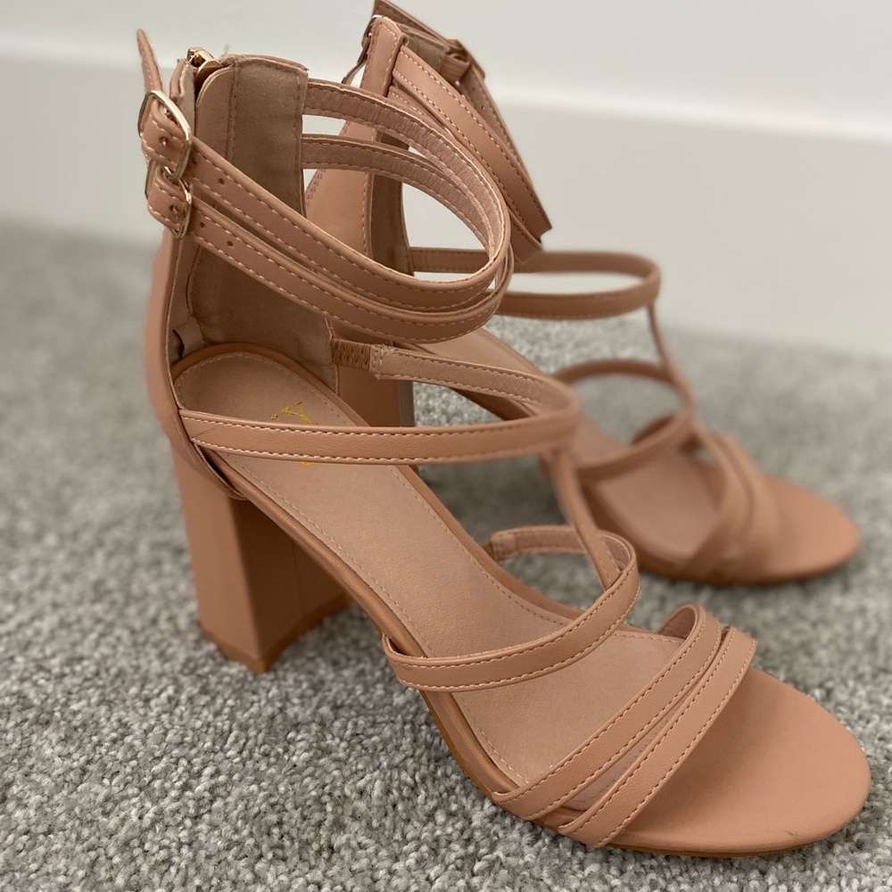 NEW YORK & COMPANY block sandal heels